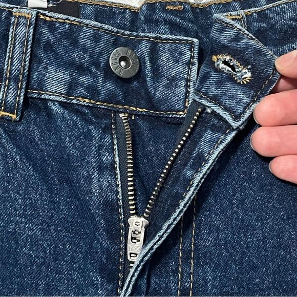 Relaxed Fit Mom Jeans - Picture 9 of 15